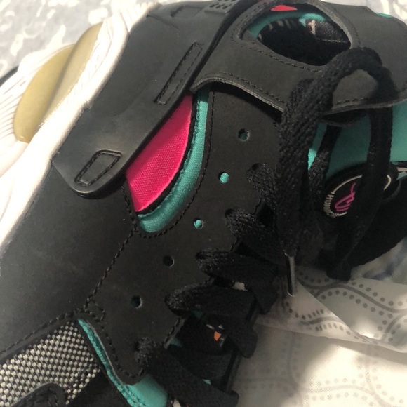 Nike Air Flight Huarache GS Retro Youth 705281-003 Sneakers 7 YBlack Pink Unisex - Picture 6 of 11